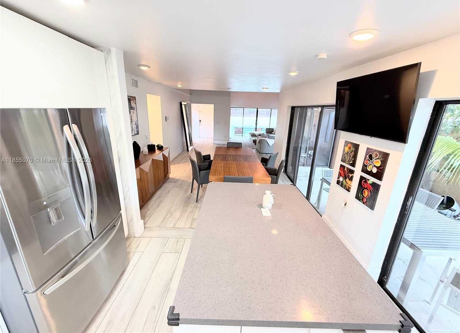 Small Image of 20429 NORTH EAST 10TH CT RD #20429, Miami Number 7