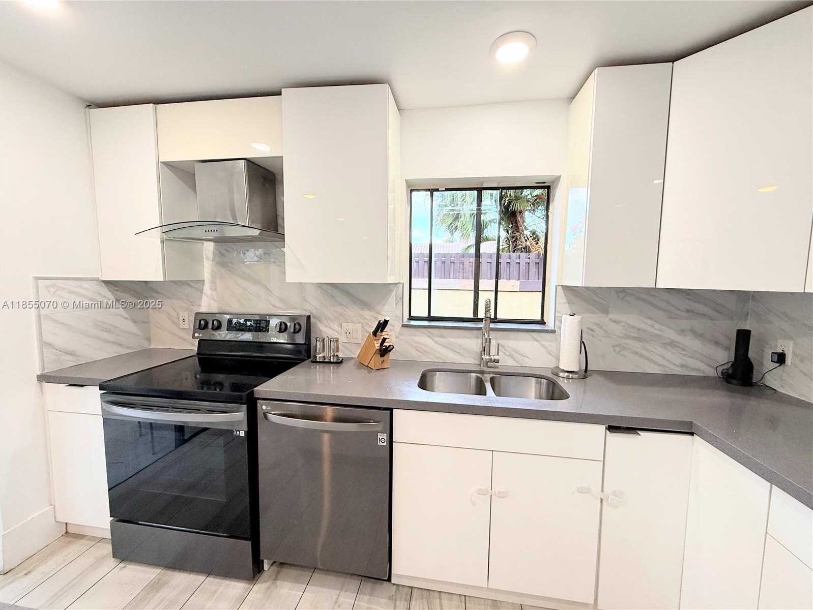 Small Image of 20429 NORTH EAST 10TH CT RD #20429, Miami Number 8