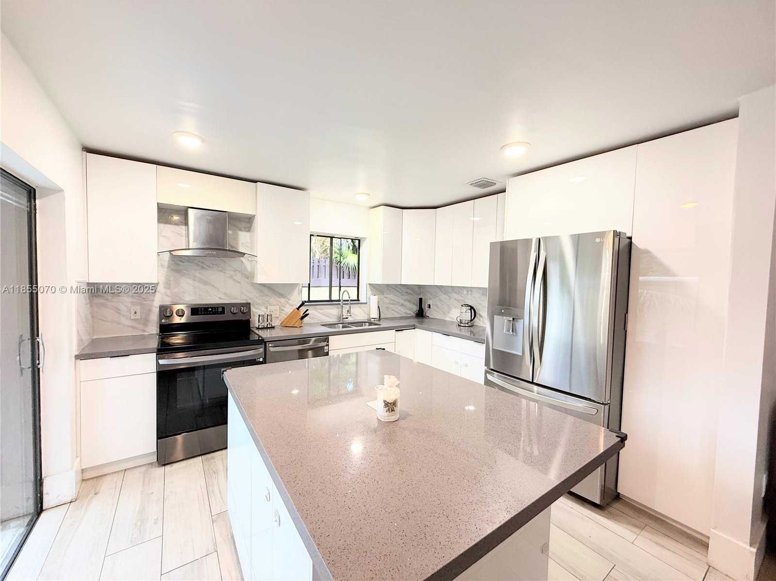 Small Image of 20429 NORTH EAST 10TH CT RD #20429, Miami Number 9