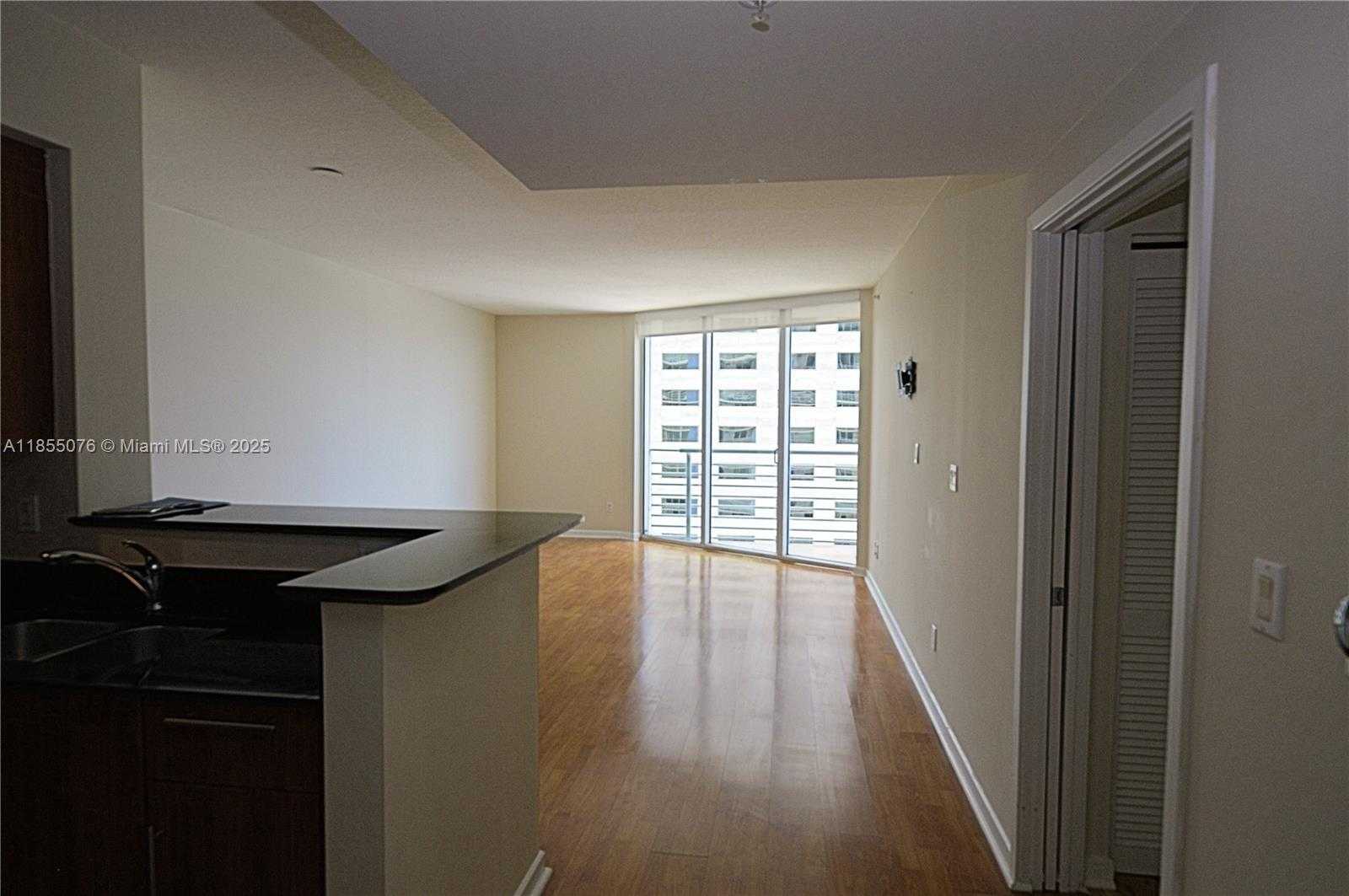 Small Image of 335 Biscayne Blvd, Miami, FL 33132, USA Number 11