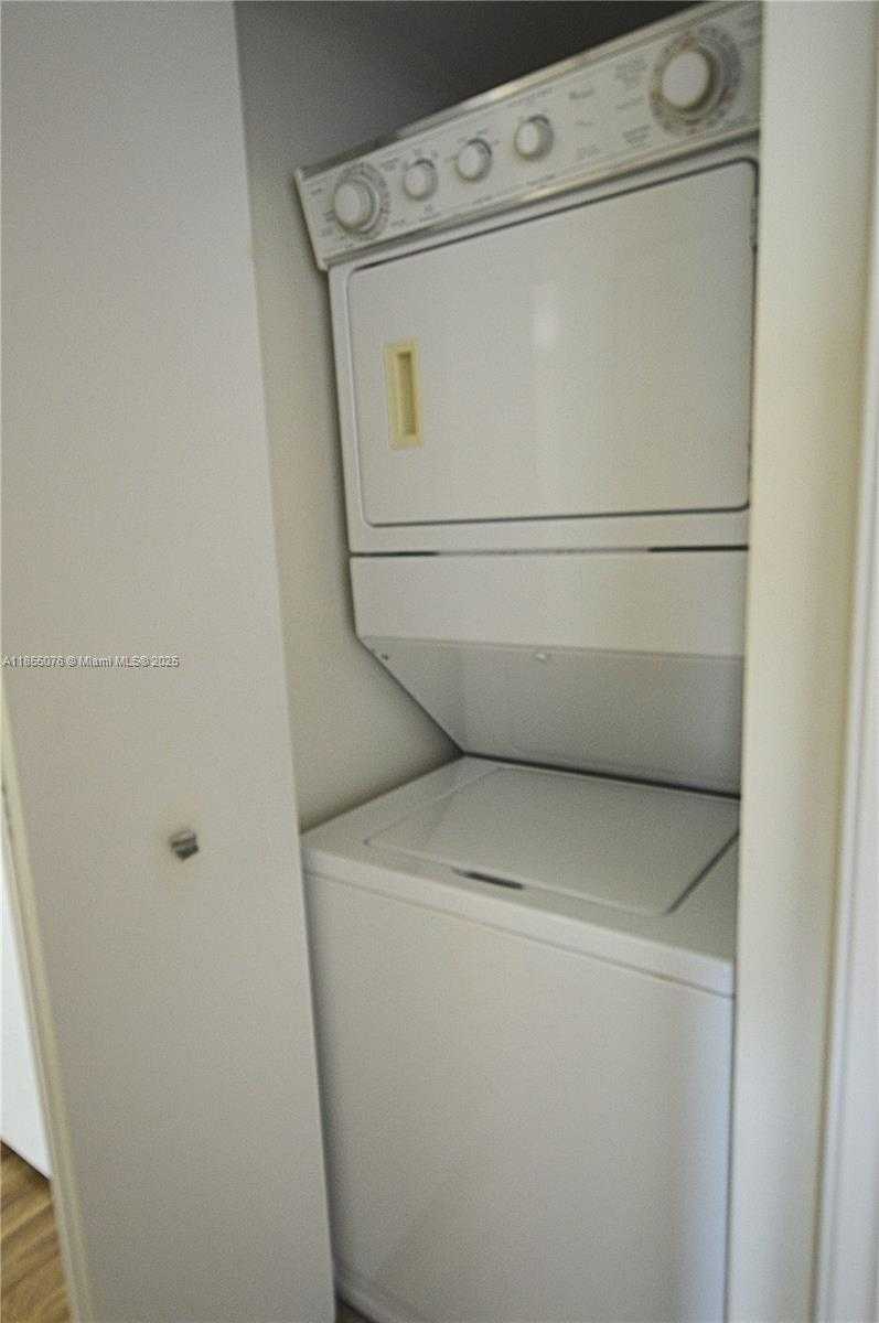 Small Image of 335 Biscayne Blvd, Miami, FL 33132, USA Number 15