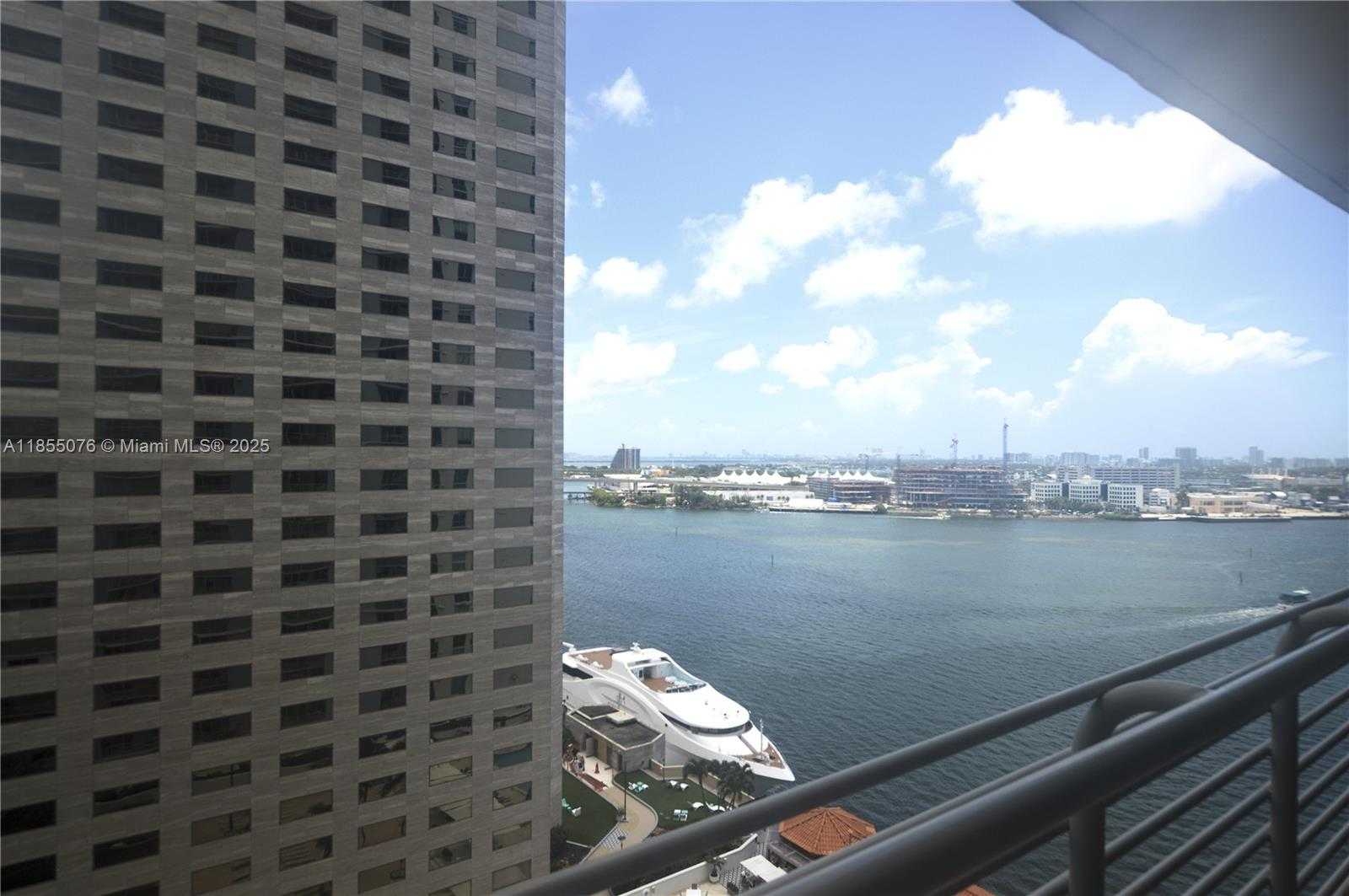 Small Image of 335 Biscayne Blvd, Miami, FL 33132, USA Number 21