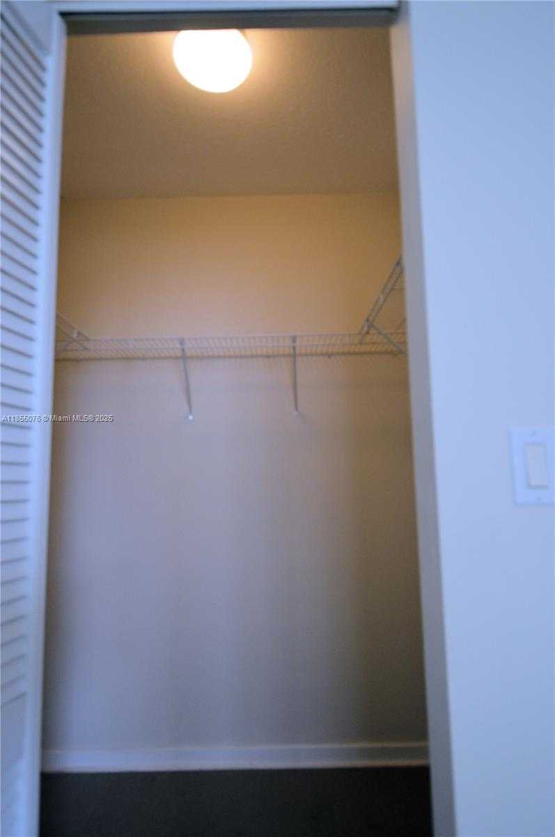 Small Image of 335 Biscayne Blvd, Miami, FL 33132, USA Number 6