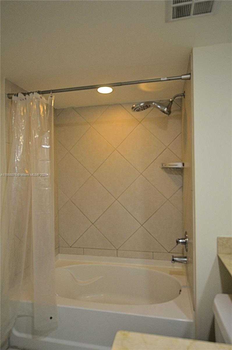 Small Image of 335 Biscayne Blvd, Miami, FL 33132, USA Number 9