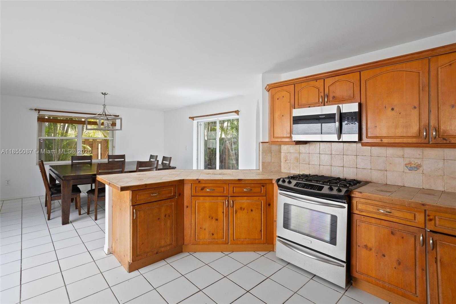 Small Image of 15623 SOUTH WEST 100TH LN #15623, Miami Number 10