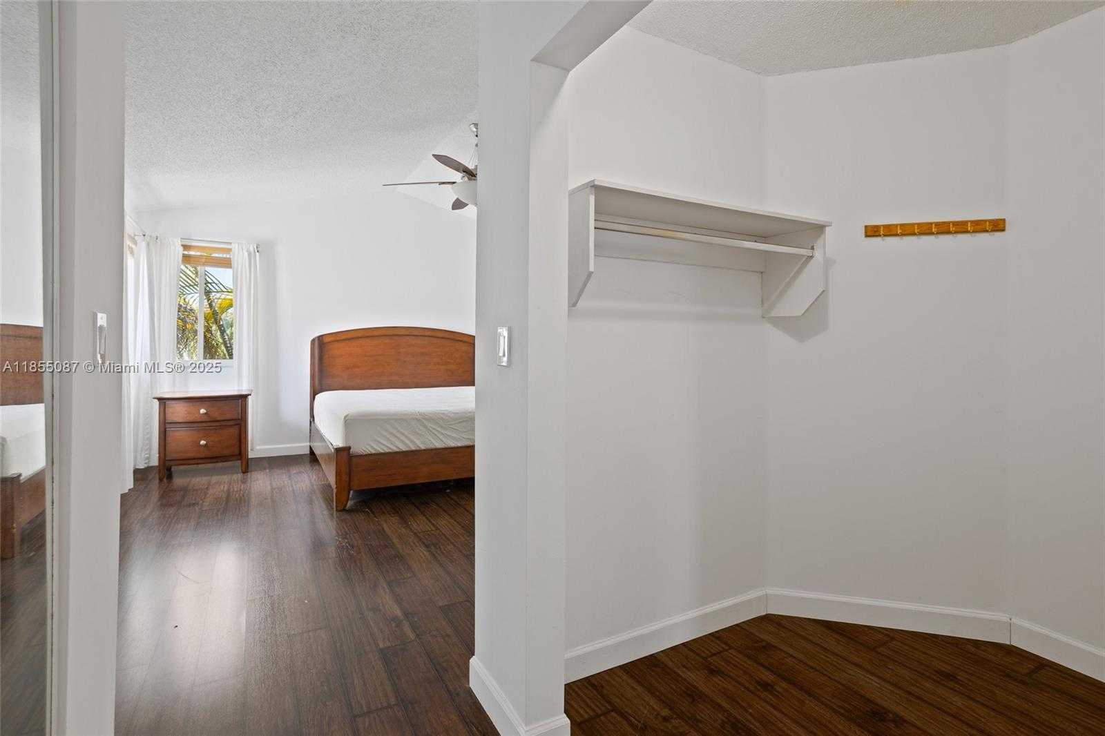 Small Image of 15623 SOUTH WEST 100TH LN #15623, Miami Number 15