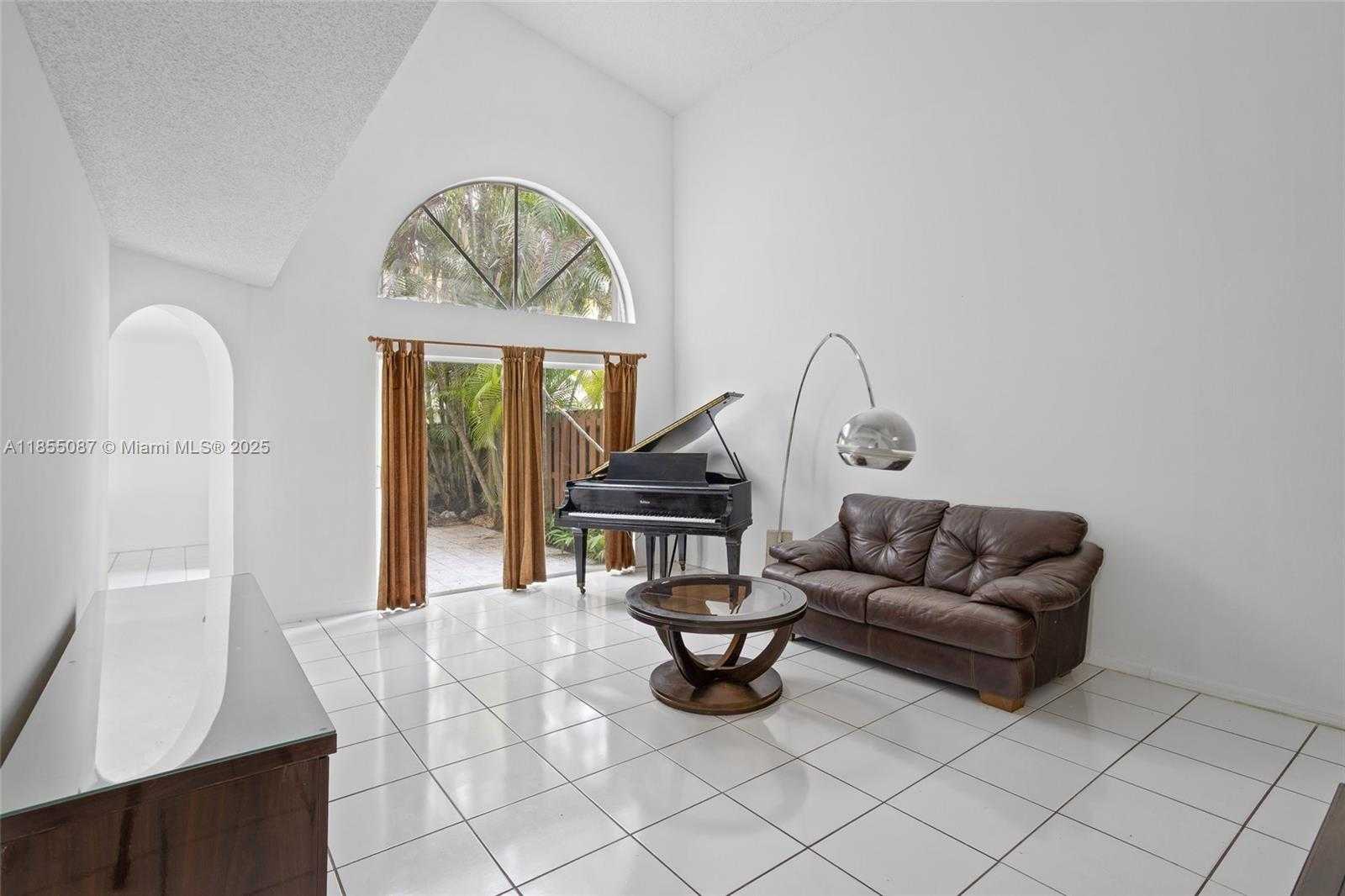 Small Image of 15623 SOUTH WEST 100TH LN #15623, Miami Number 2