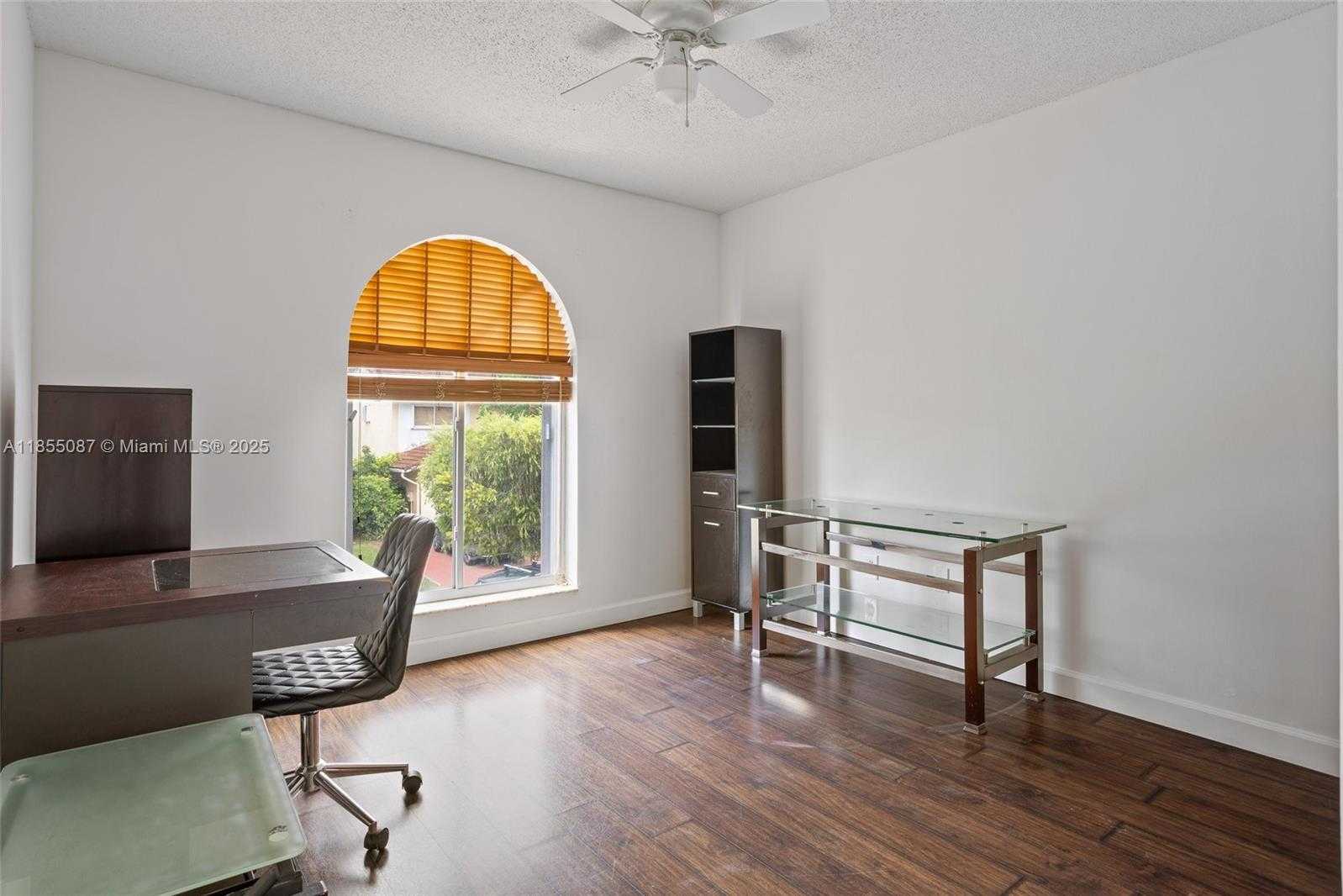 Small Image of 15623 SOUTH WEST 100TH LN #15623, Miami Number 21