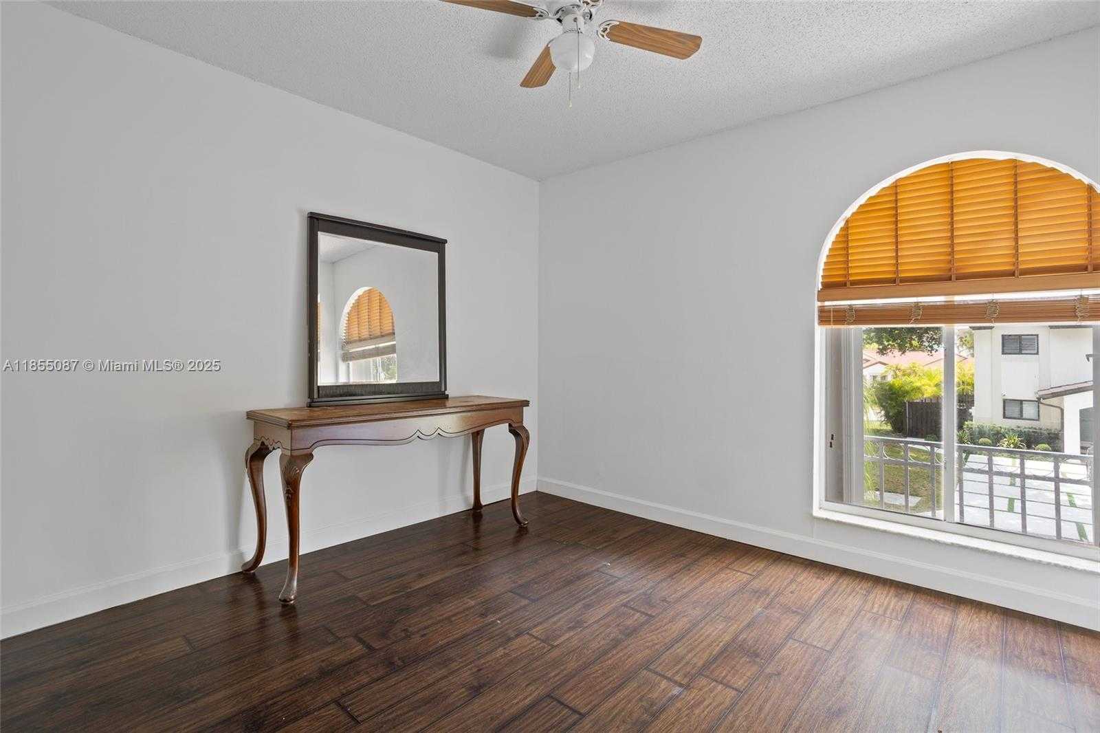Small Image of 15623 SOUTH WEST 100TH LN #15623, Miami Number 22