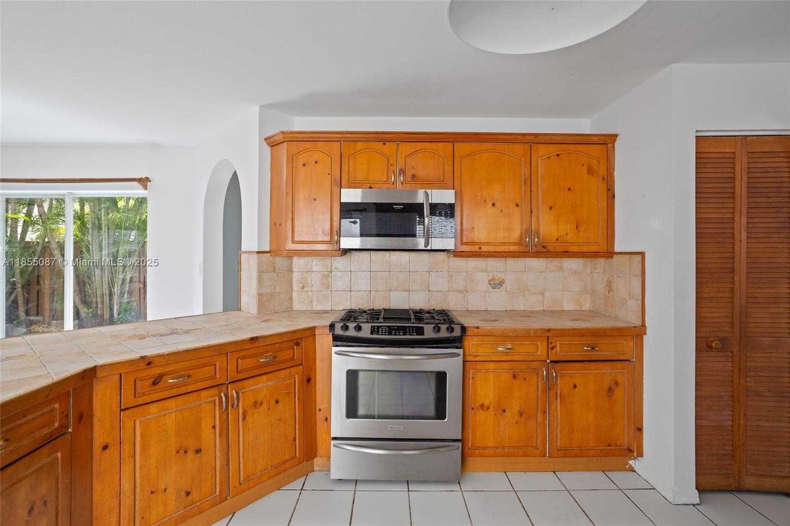 Small Image of 15623 SOUTH WEST 100TH LN #15623, Miami Number 6