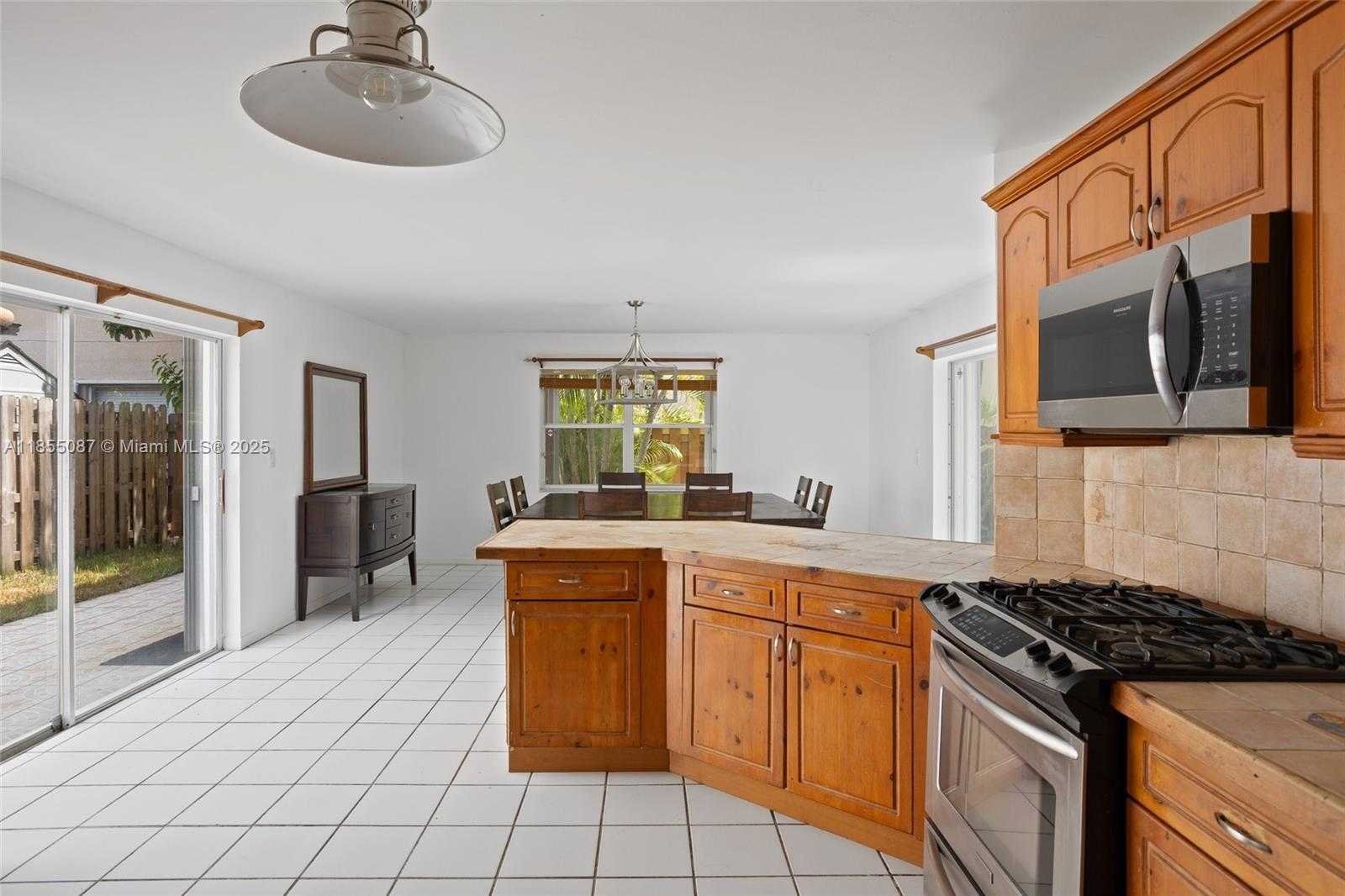 Small Image of 15623 SOUTH WEST 100TH LN #15623, Miami Number 9