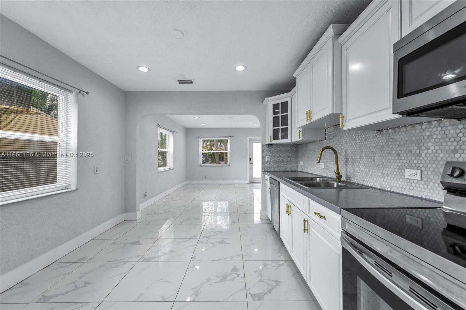 Small Image of 2714 FILLMORE ST, Hollywood Number 11