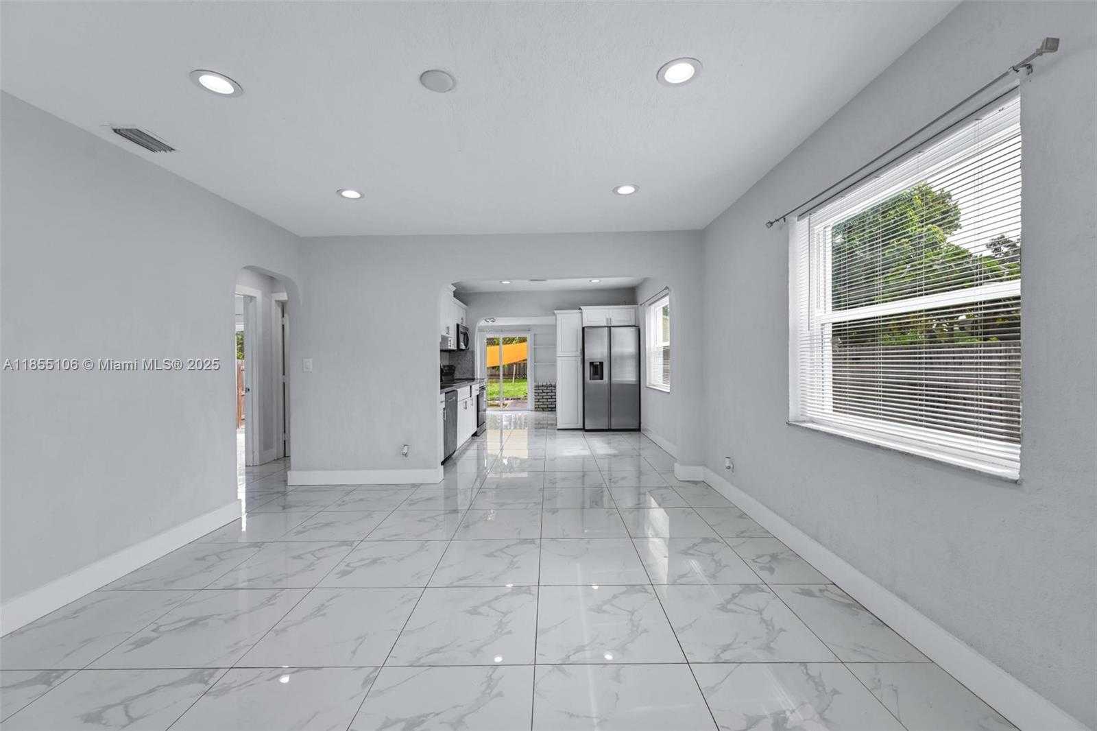Small Image of 2714 FILLMORE ST, Hollywood Number 13