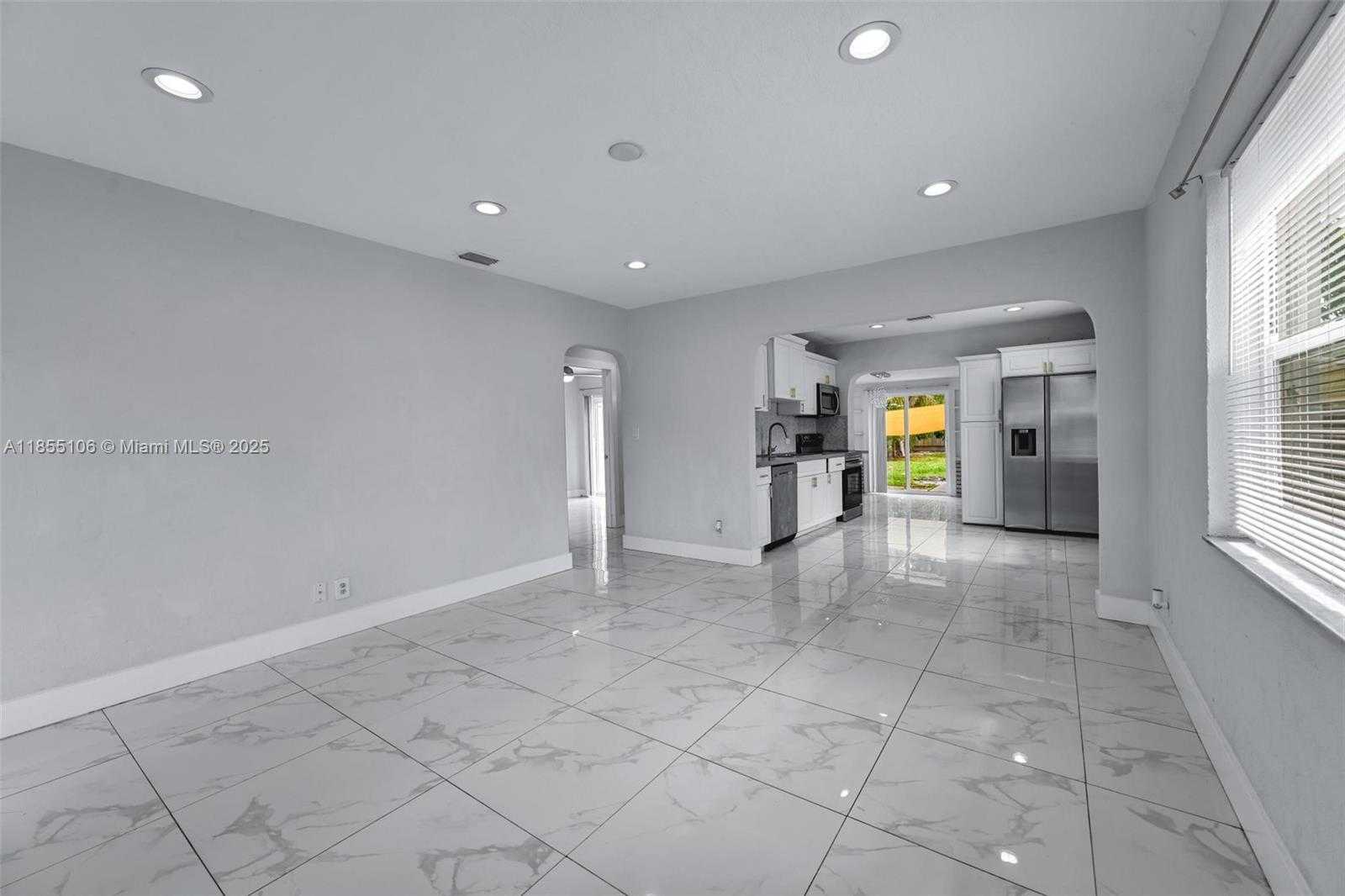 Small Image of 2714 FILLMORE ST, Hollywood Number 15