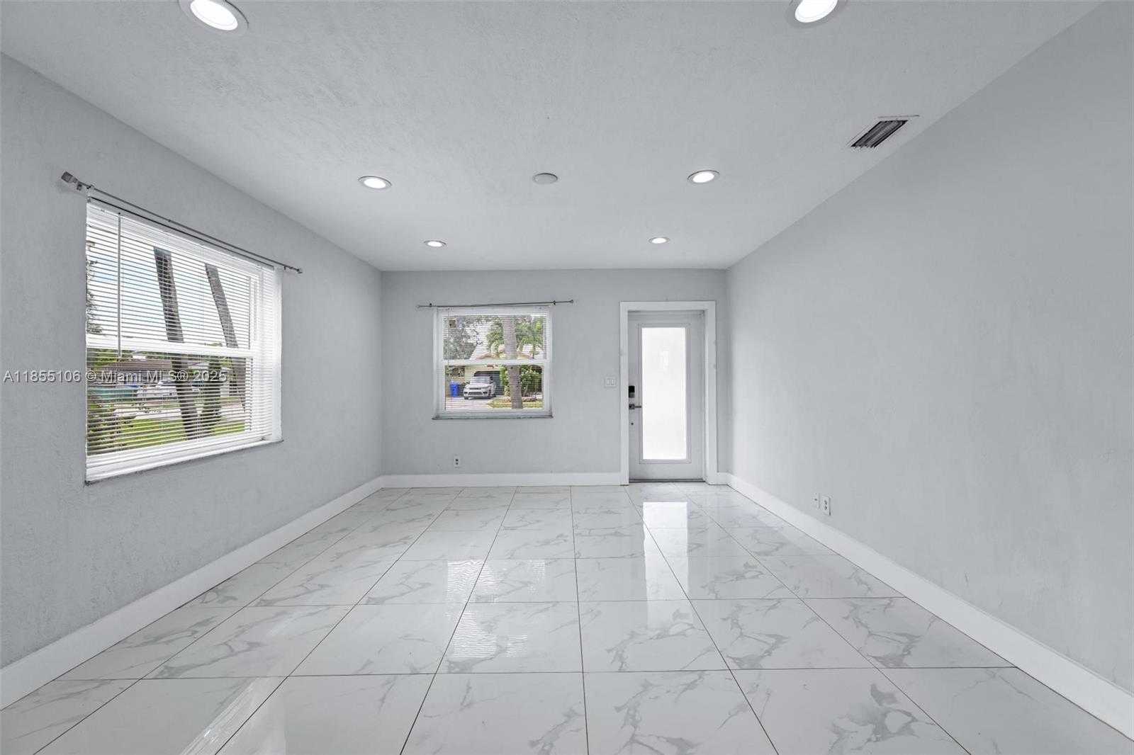 Small Image of 2714 FILLMORE ST, Hollywood Number 17