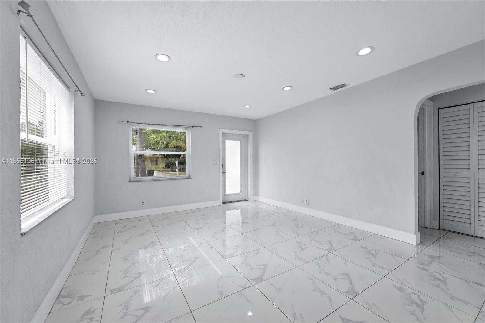 Small Image of 2714 FILLMORE ST, Hollywood Number 21