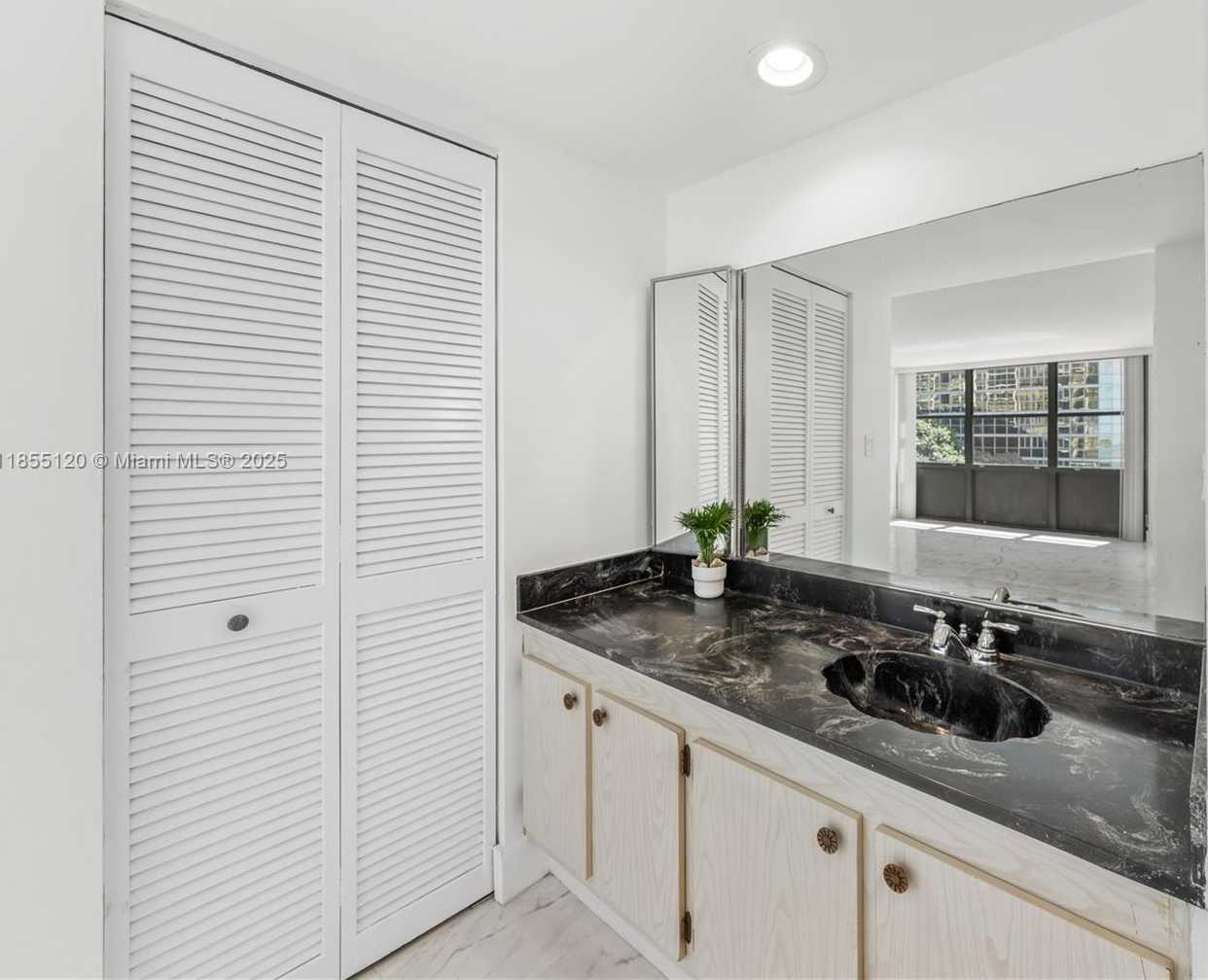 Small Image of 1925 BRICKELL AVE #D610, Miami Number 37