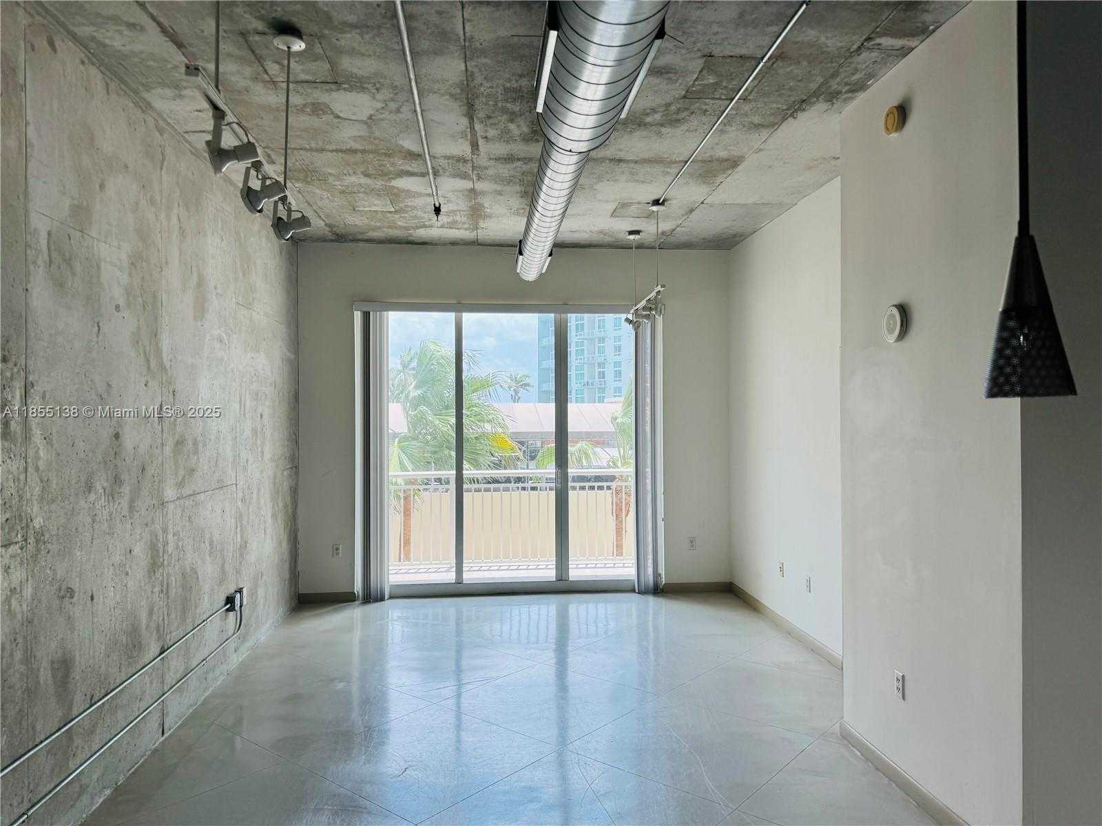 Small Image of 2001 BISCAYNE BLVD #3411, Miami Number 2