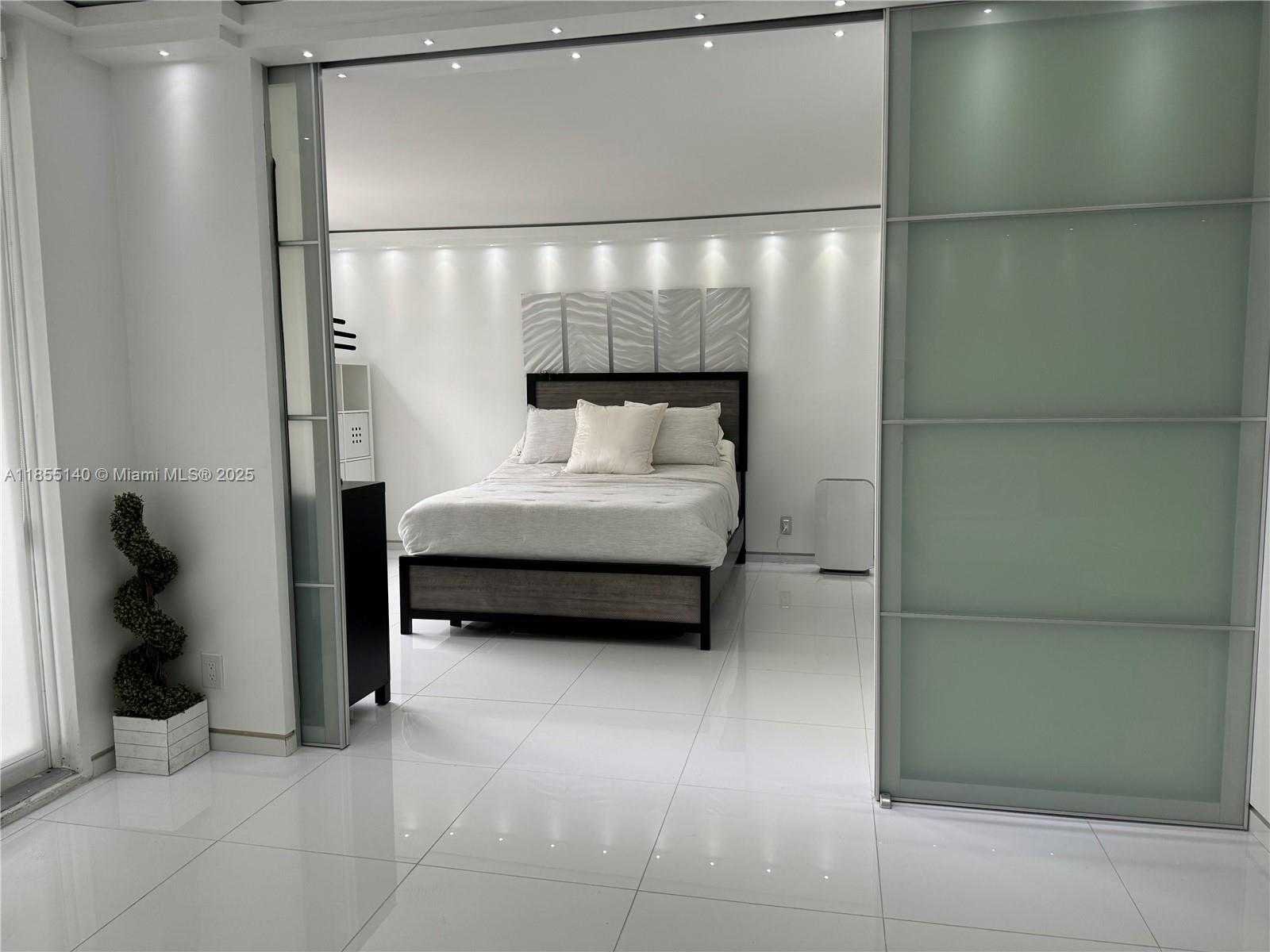 Small Image of 6770 INDIAN CREEK DR #5S, Miami Beach Number 16