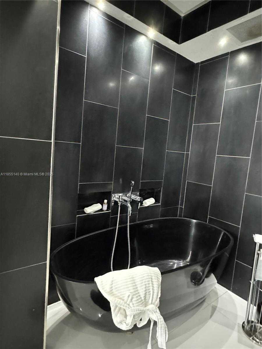 Small Image of 6770 INDIAN CREEK DR #5S, Miami Beach Number 18