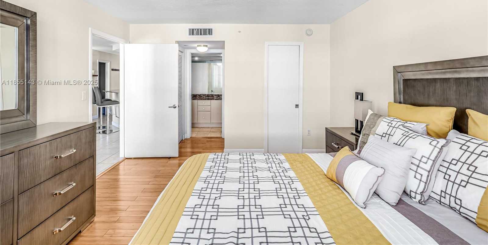 Small Image of 6917 COLLINS AVE #1608, Miami Beach Number 18