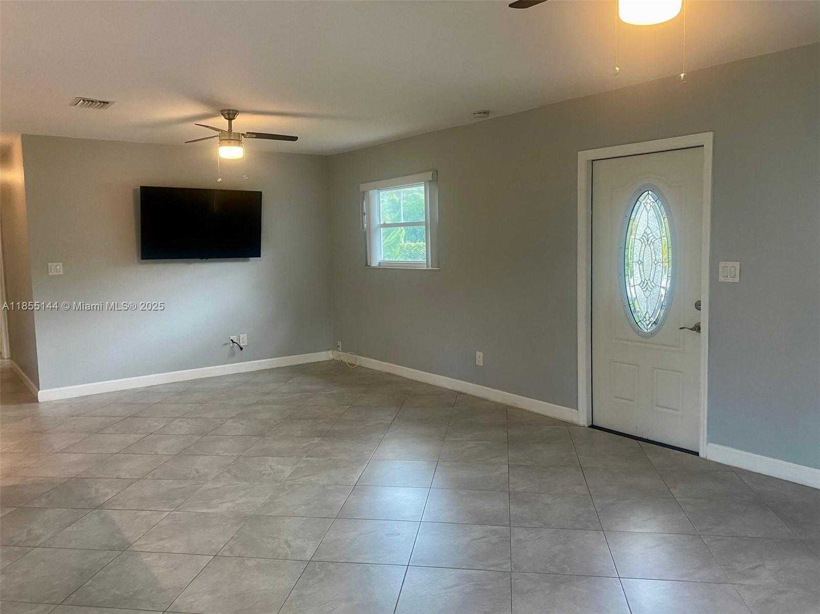 Small Image of South Miami Number 7