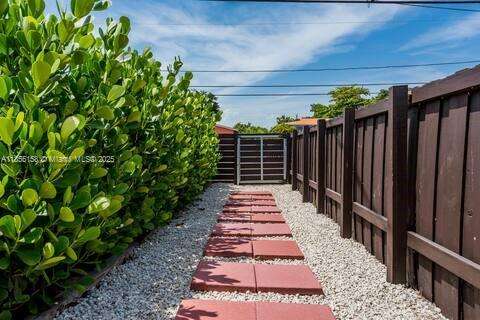 Small Image of 350 NORTH WEST 50TH ST, Miami Number 19