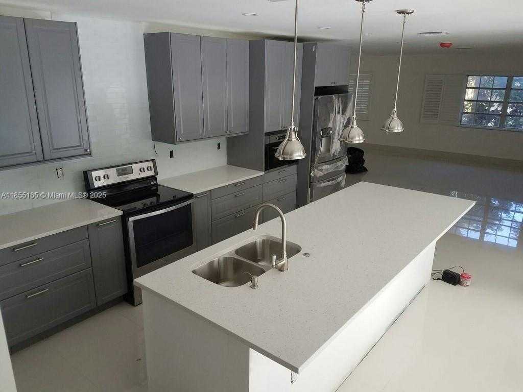 Small Image of 810 ANASTASIA AVE, Coral Gables Number 11