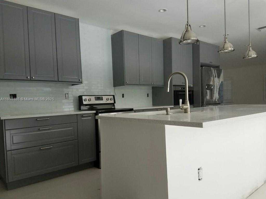 Small Image of 810 ANASTASIA AVE, Coral Gables Number 12