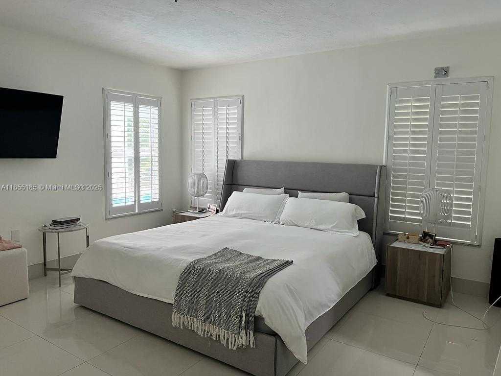 Small Image of 810 ANASTASIA AVE, Coral Gables Number 14