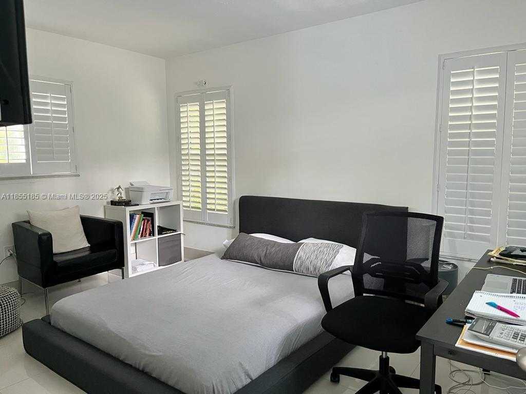 Small Image of 810 ANASTASIA AVE, Coral Gables Number 16