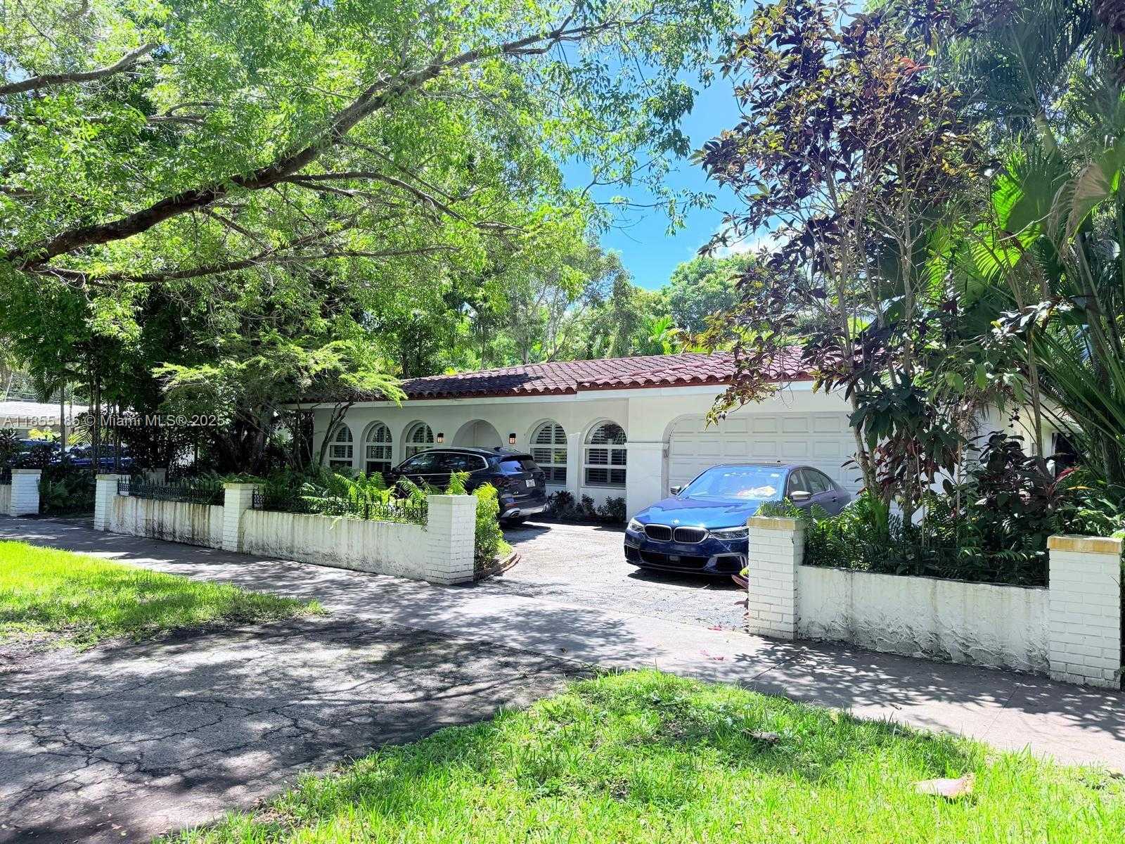 Small Image of 810 ANASTASIA AVE, Coral Gables Number 2