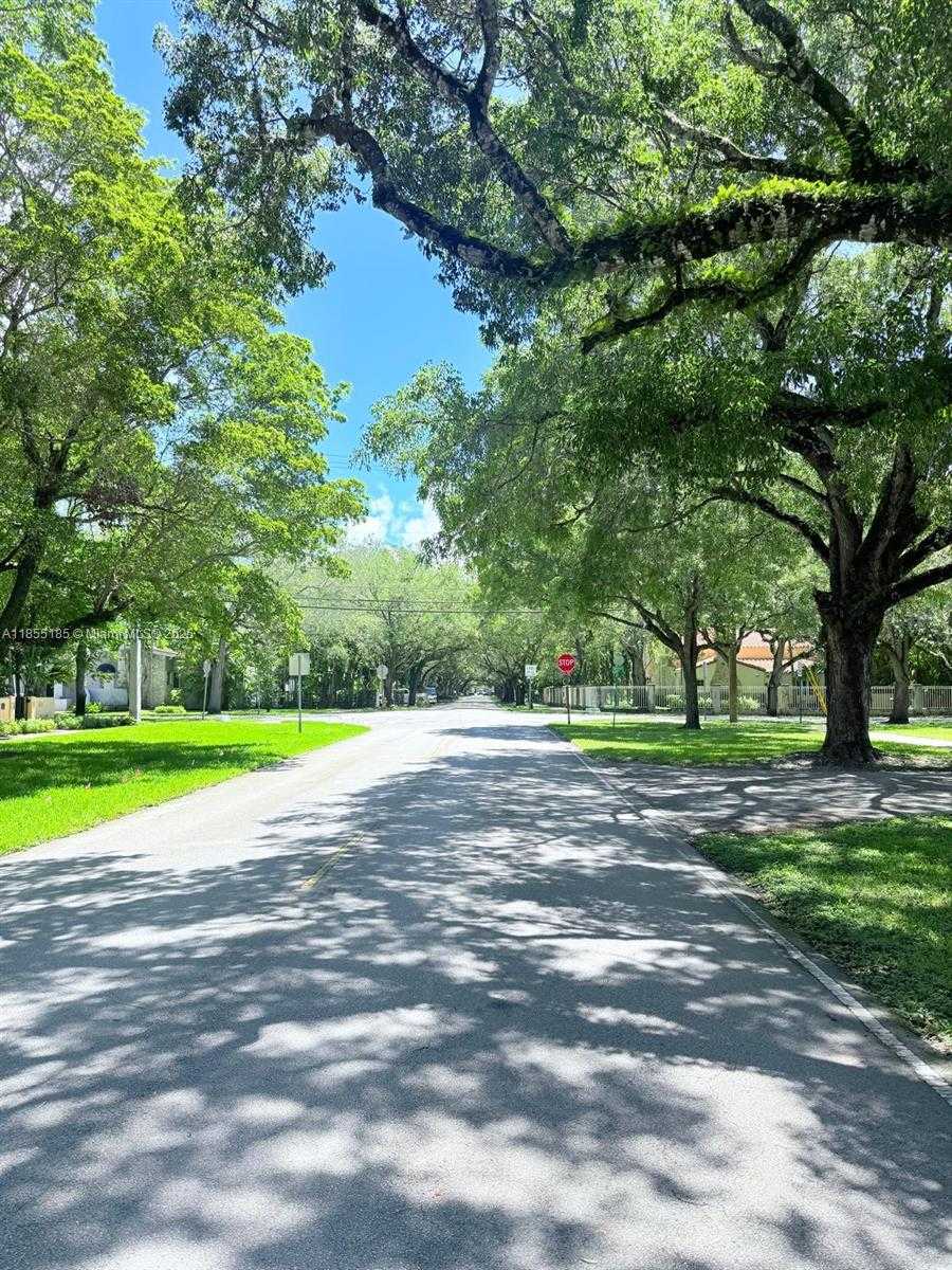 Small Image of 810 ANASTASIA AVE, Coral Gables Number 25