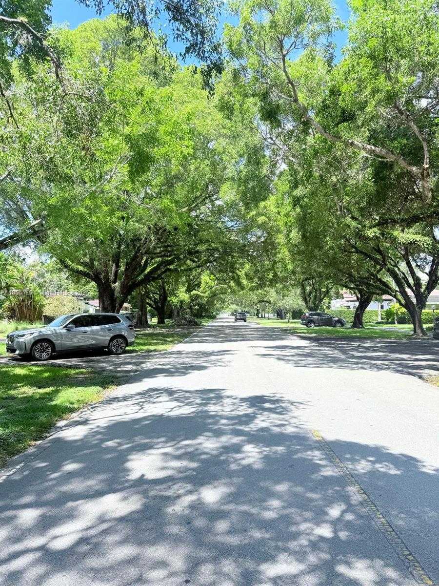 Small Image of 810 ANASTASIA AVE, Coral Gables Number 26
