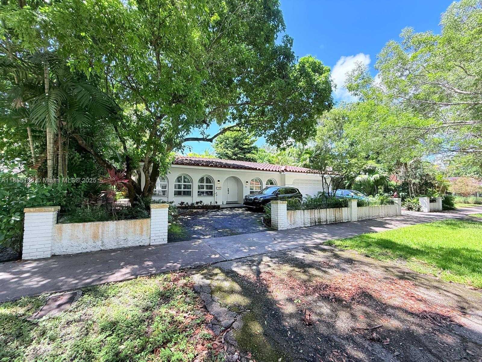 Small Image of 810 ANASTASIA AVE, Coral Gables Number 3