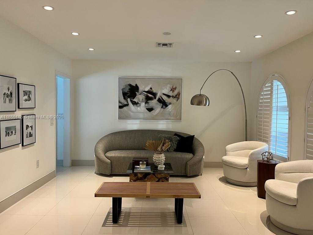 Small Image of 810 ANASTASIA AVE, Coral Gables Number 5