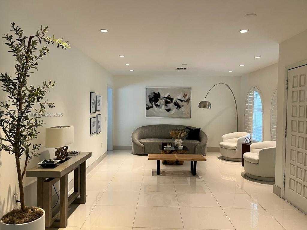 Small Image of 810 ANASTASIA AVE, Coral Gables Number 6