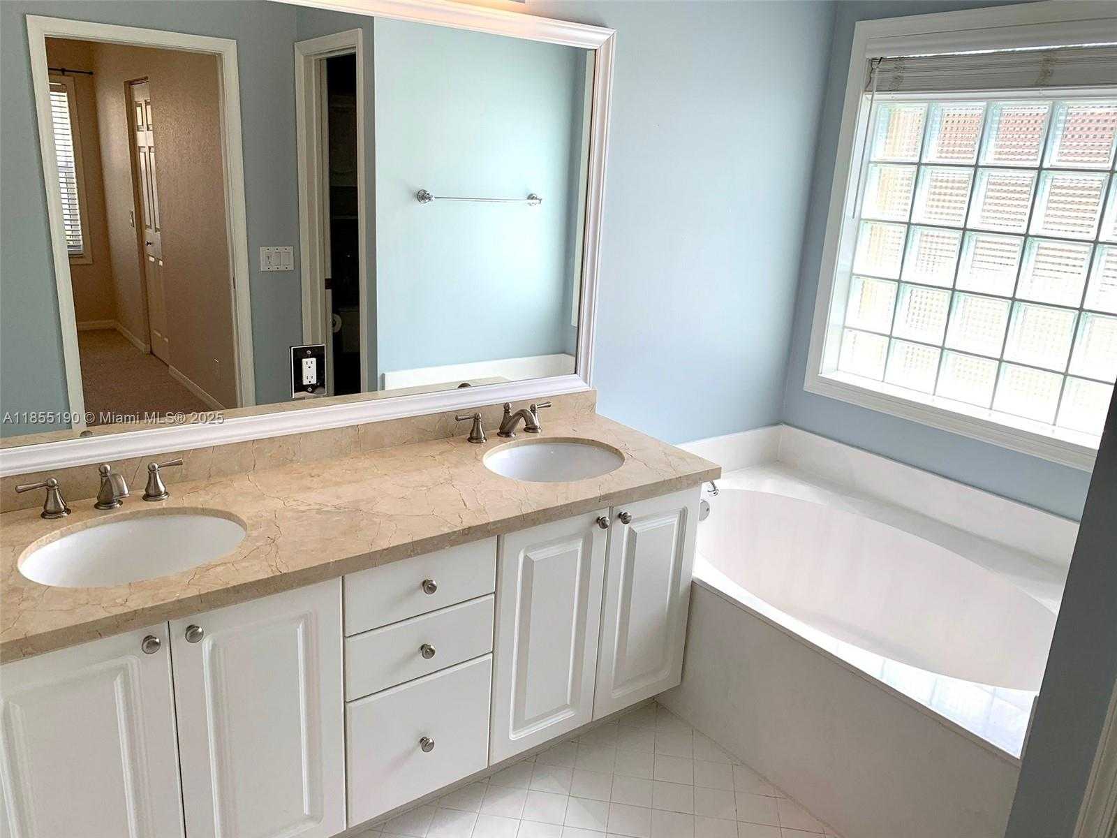 Small Image of 686 MAPLEWOOD CT #686, Weston Number 18