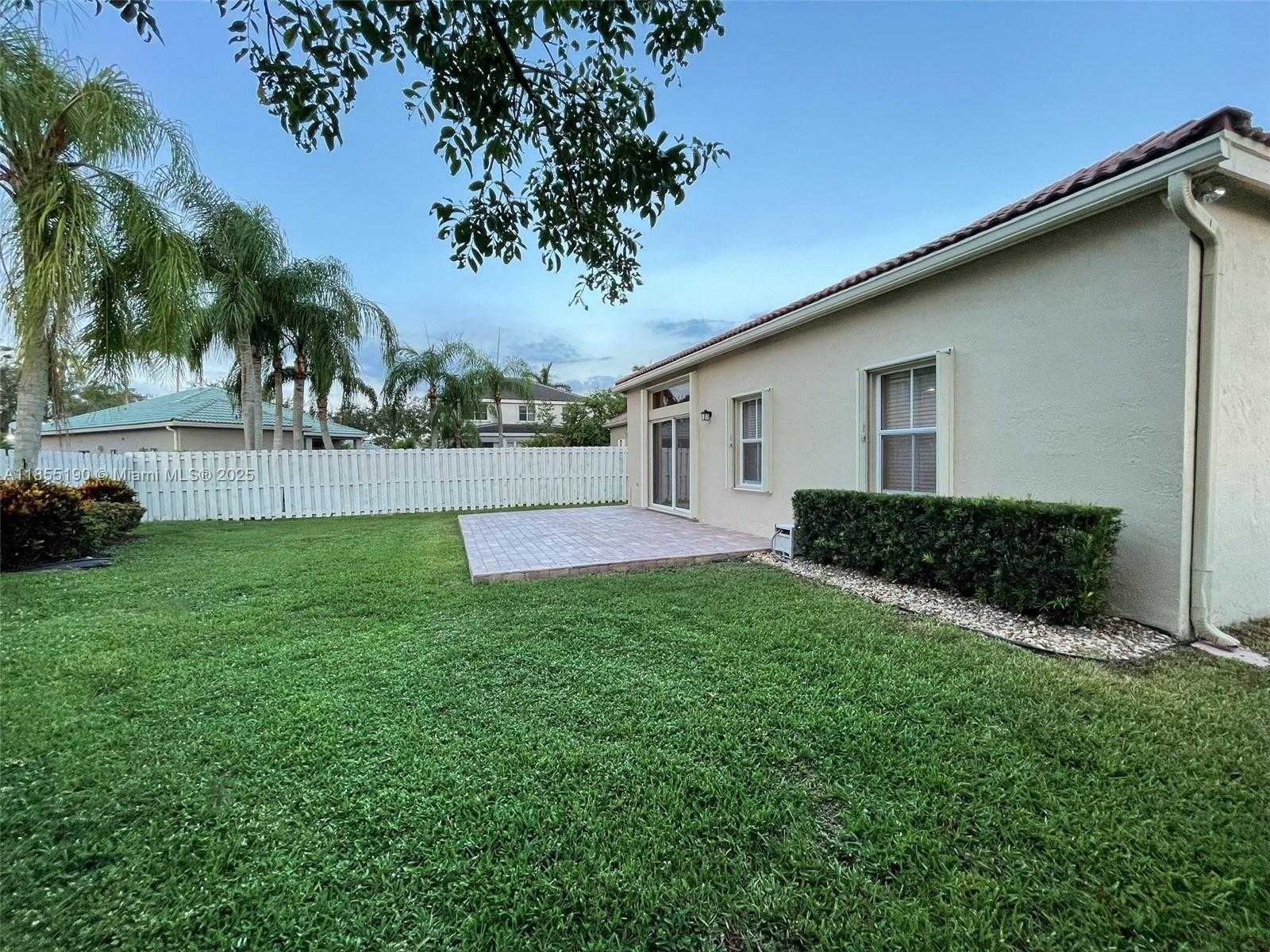 Small Image of 686 MAPLEWOOD CT #686, Weston Number 21