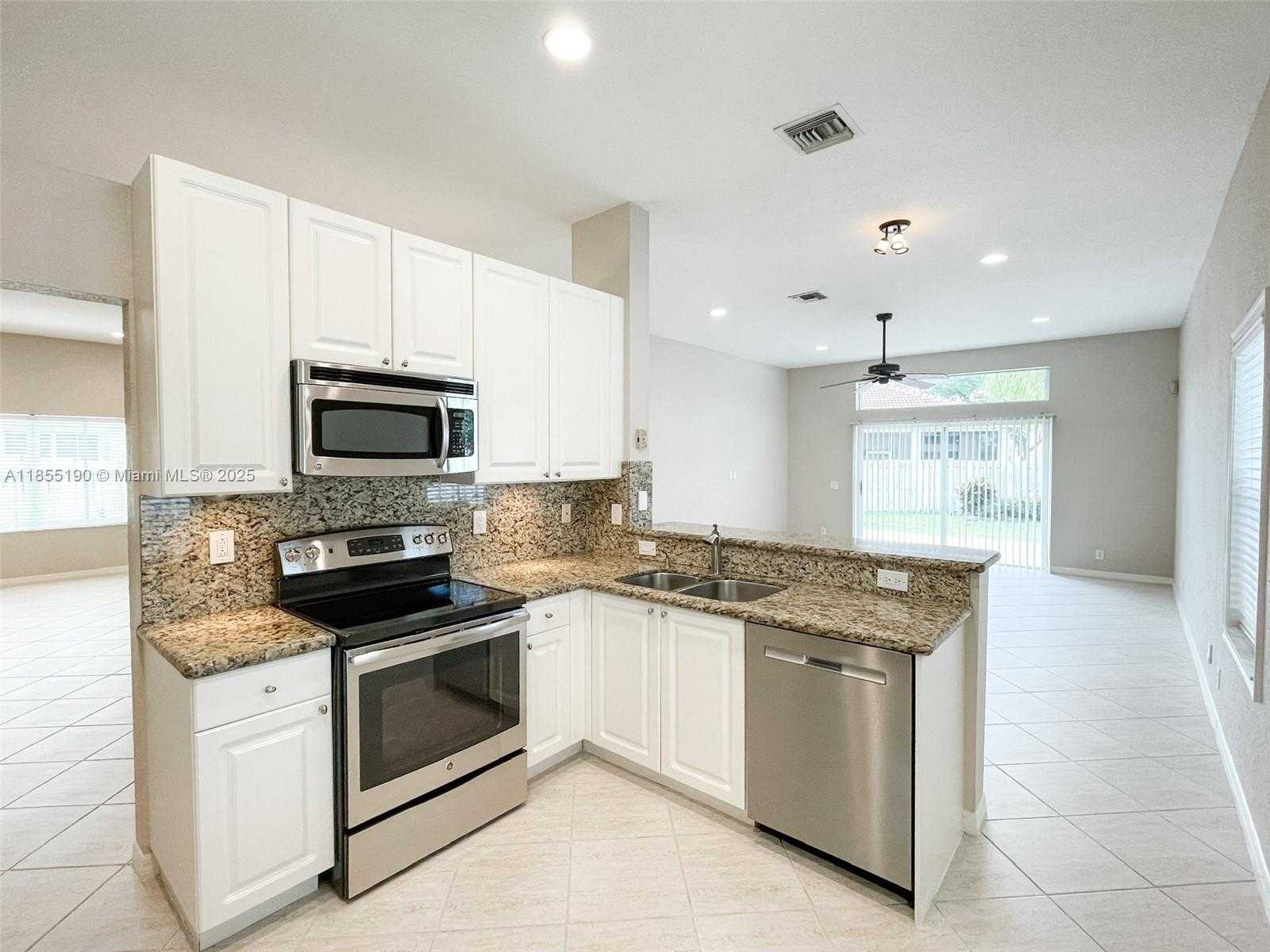 Small Image of 686 MAPLEWOOD CT #686, Weston Number 5