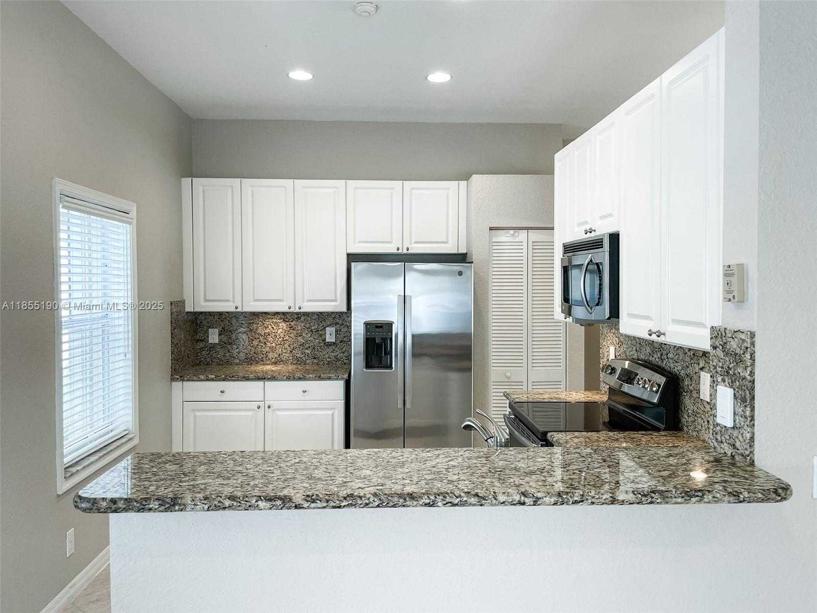 Small Image of 686 MAPLEWOOD CT #686, Weston Number 6