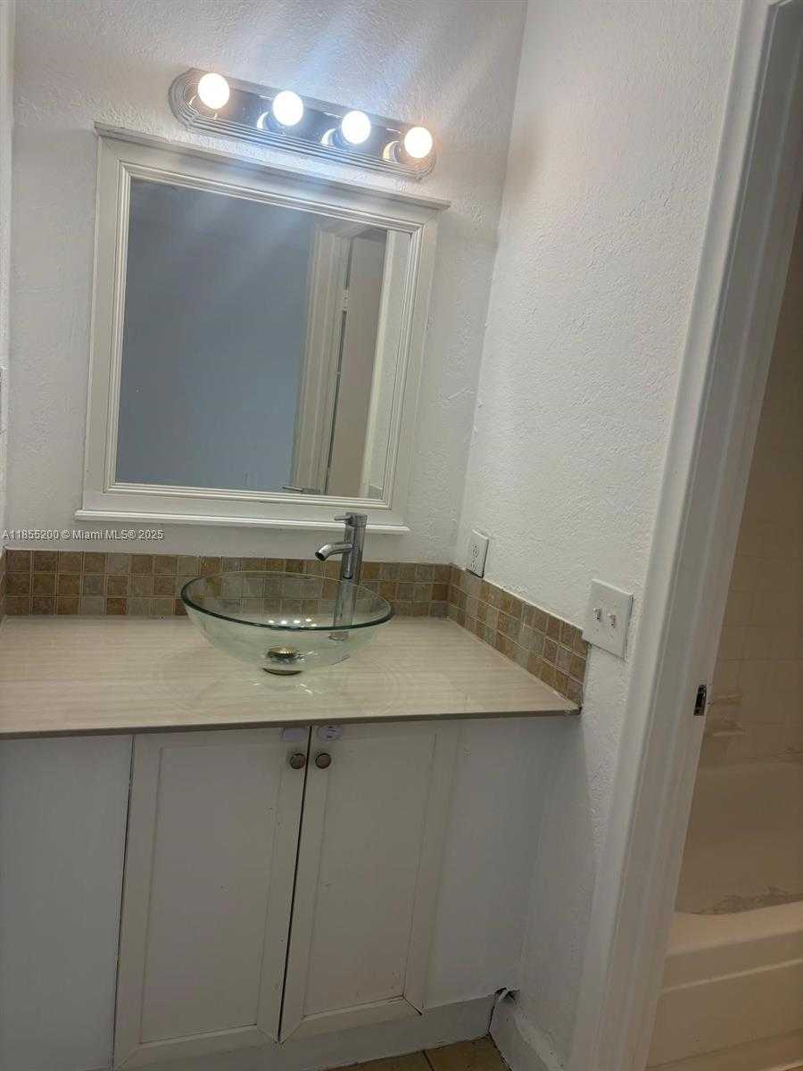 Small Image of 4400 WEST 16TH AVE #332, Hialeah Number 6