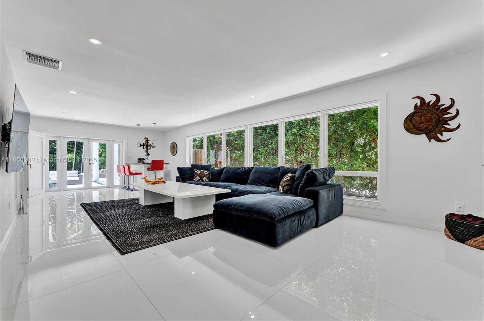 Small Image of 5055 NORTH BAY RD, Miami Beach Number 18