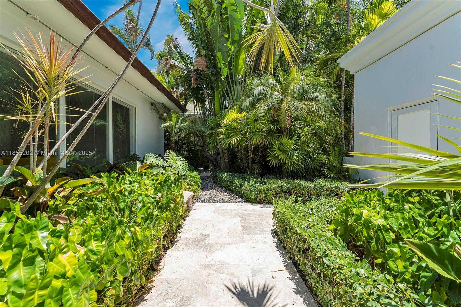 Small Image of 5055 NORTH BAY RD, Miami Beach Number 30
