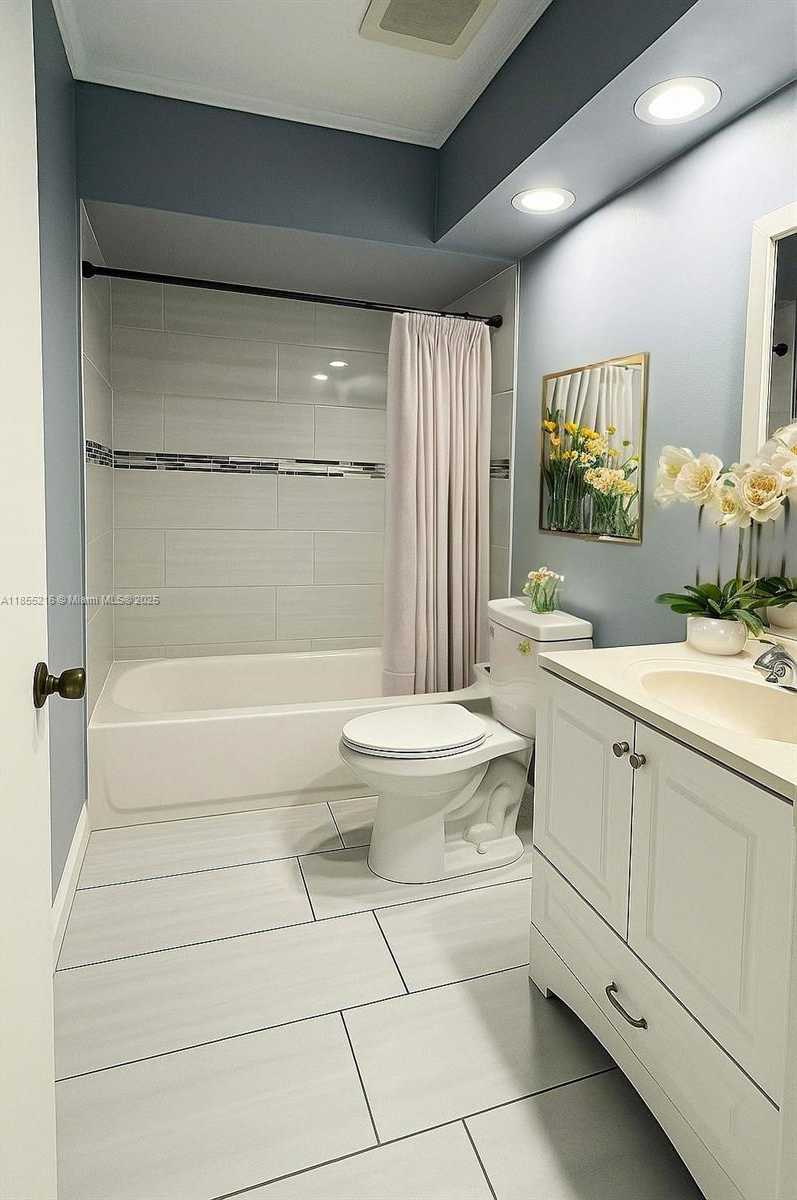Small Image of 18130 NORTH WEST 66TH CT, Hialeah Number 10