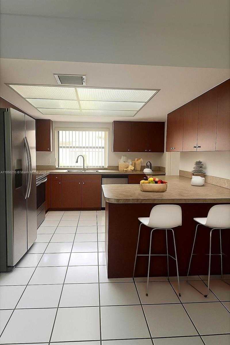 Small Image of 18130 NORTH WEST 66TH CT, Hialeah Number 3