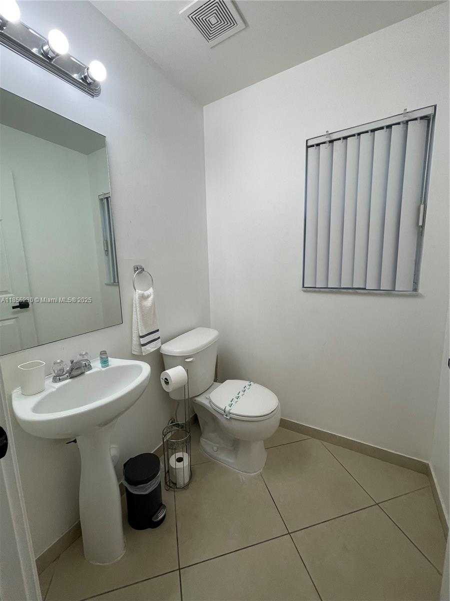 Small Image of 3450 NORTH WEST 17TH TER #3450, Oakland Park Number 23