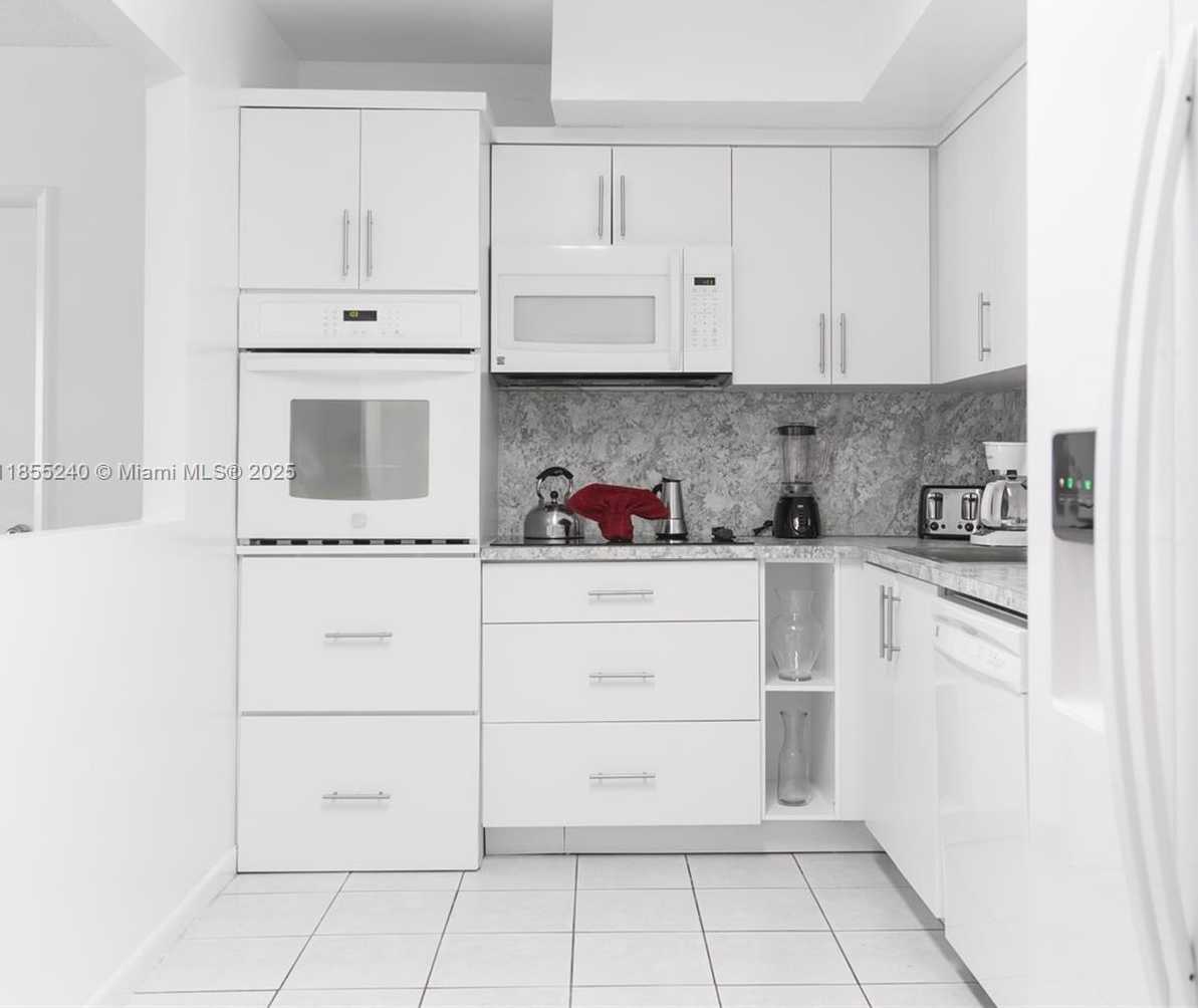 Small Image of 19370 COLLINS AVE #1216, Sunny Isles Beach Number 5