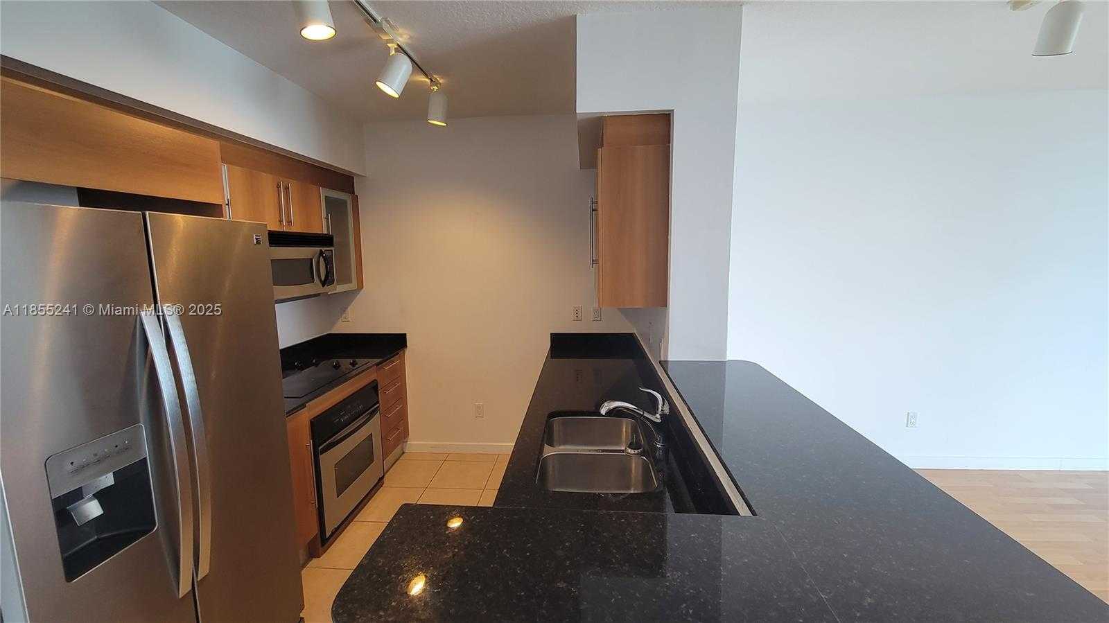 Small Image of 325 SOUTH BISCAYNE BLVD #3218, Miami Number 3