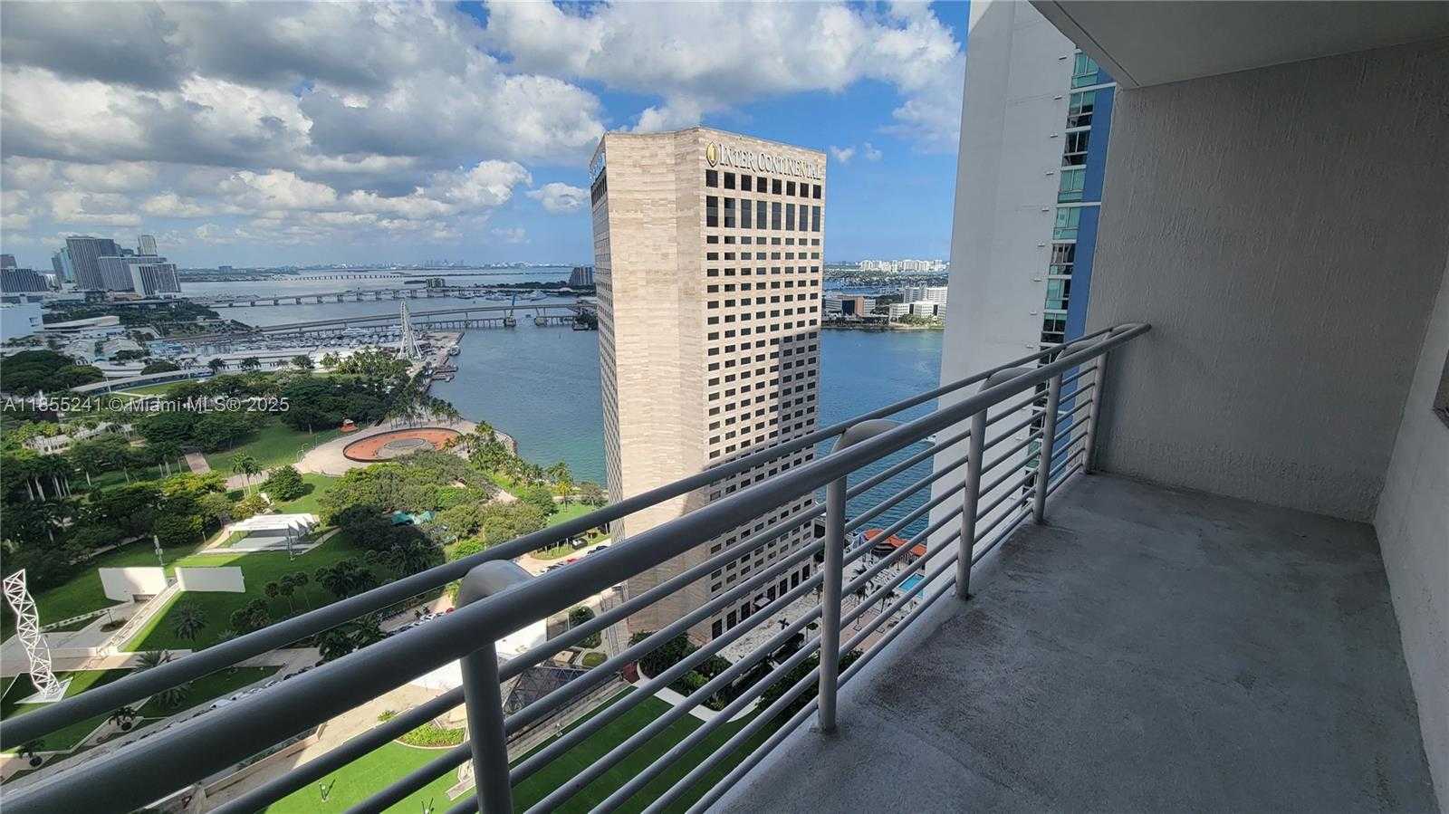 Small Image of 325 SOUTH BISCAYNE BLVD #3218, Miami Number 4